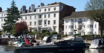 boat-cruise-reading-2