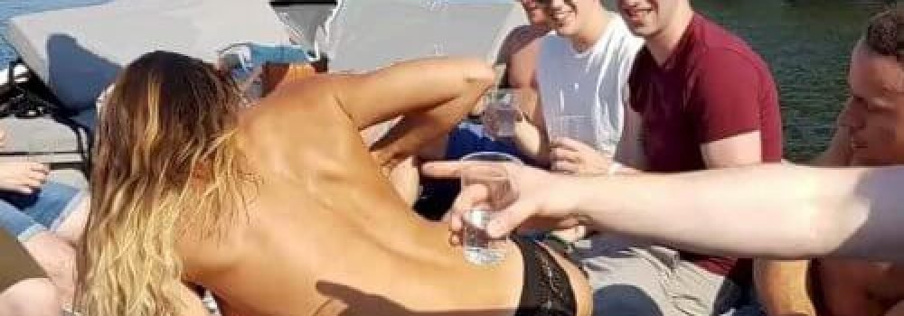 boat-cruise-with-stripper-197-4