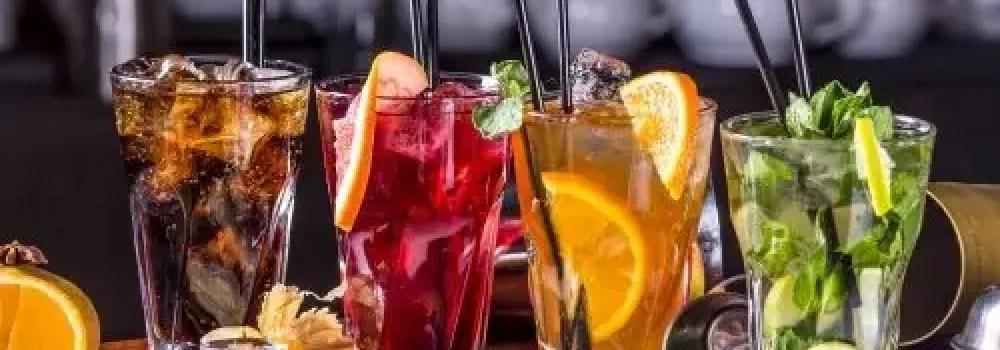 hen-cocktail-making-1