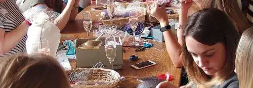 mobile-fascinator-making-1