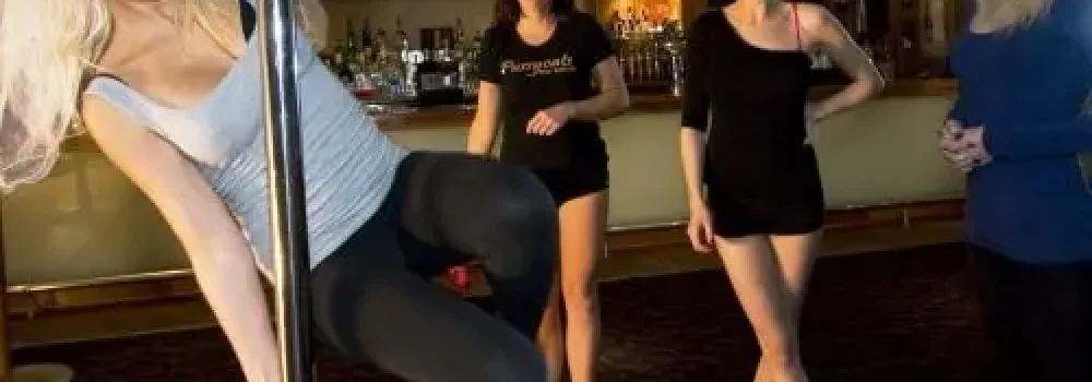 pole-dancing-hen-1 (3)